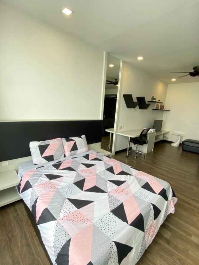 Landmark Residence 2, Studio For 2 Pax, High Floor, Nice View, Free Parking, Budget Stay Каджанг Екстериор снимка